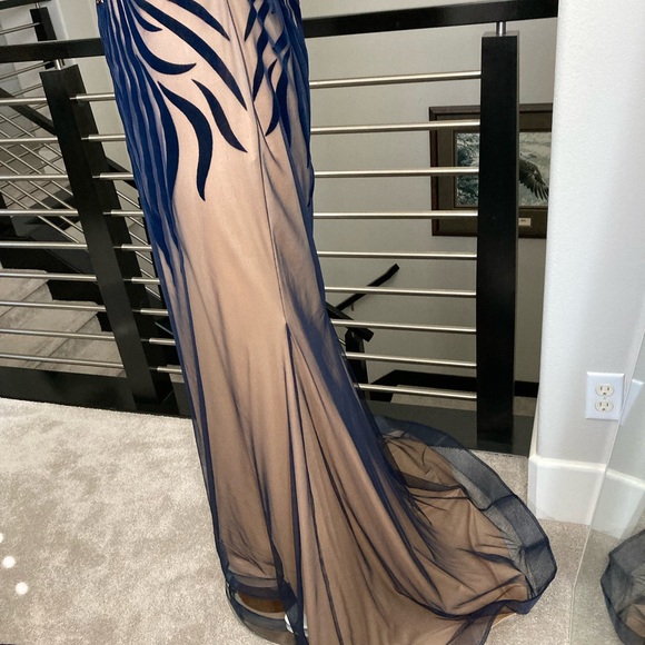 New elegant long dress - Picture 8 of 11